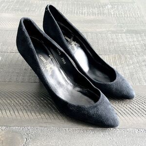 L’Amore Black Suede Pointed Toe Pumps Parisian Chic Women’s Size 8.5